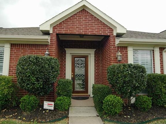 2nd image of 305 Suzanne St