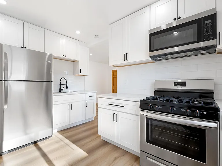 114 Madison Ave #C — Photo 2