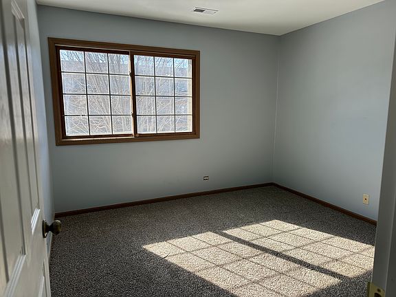3rd image of 355 Woodridge Cir Unit A