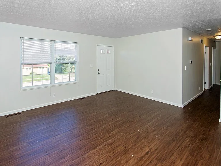 5695 Victoryview Ln — Photo 4