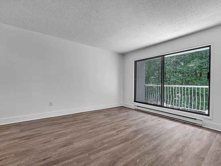 4026 Quadra St — Photo 11