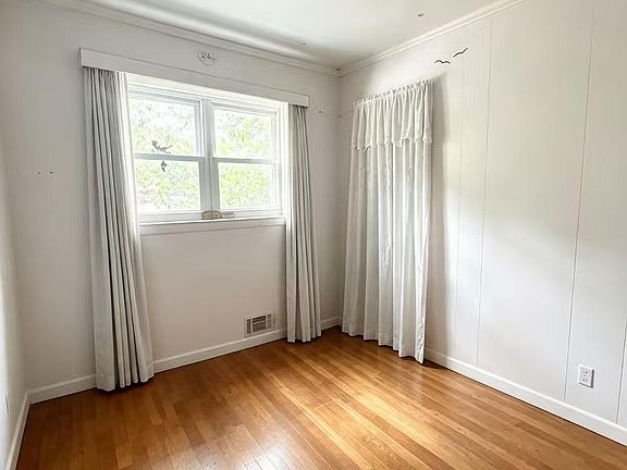 5th image of 204-28 46th Avenue