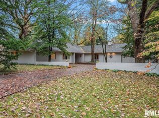 2170 S Wiggins Ave, Leland Grove, IL 62704