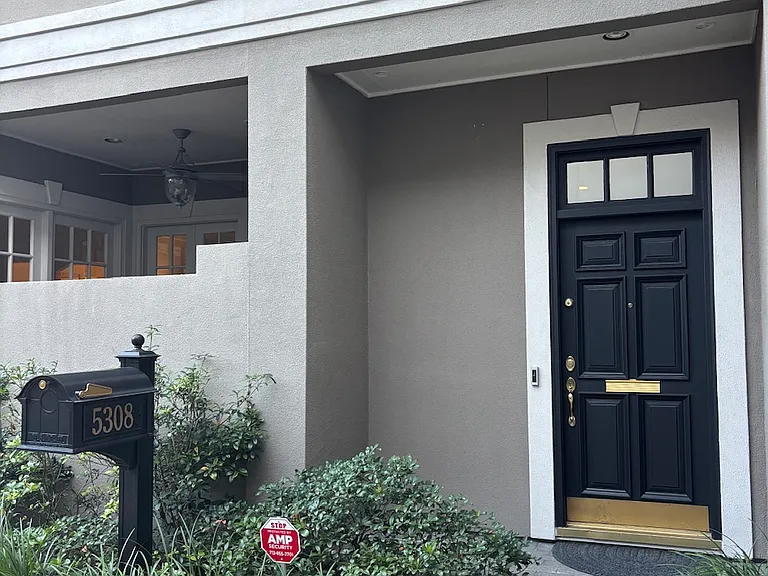 5308 Southampton Est — Photo 2