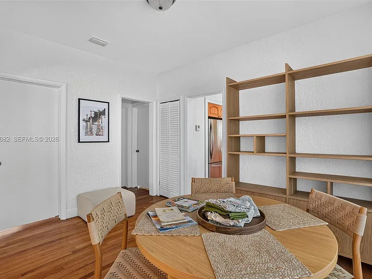 1212 Medina Ave — Photo 10