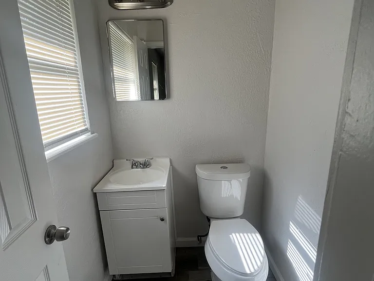 2406 NW 4th St — Photo 16
