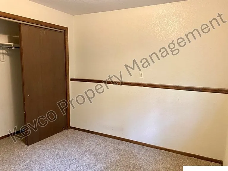 620-622 Endicott St — Photo 8