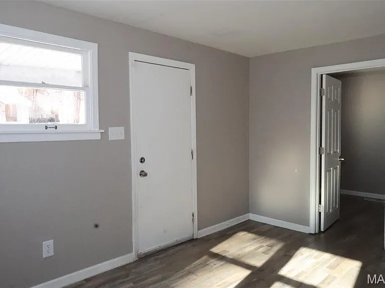5460 Hamilton Ave — Photo 4