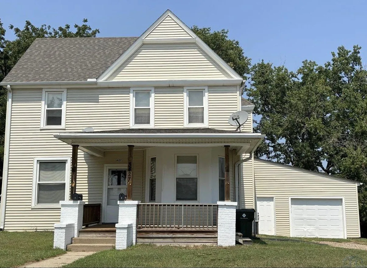 Updated 3-Bedroom Lower-Level Duplex Near Morningside University — Photo 1