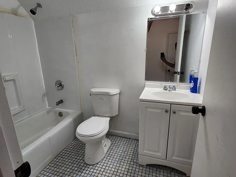 435 N Main St #5 — Photo 12