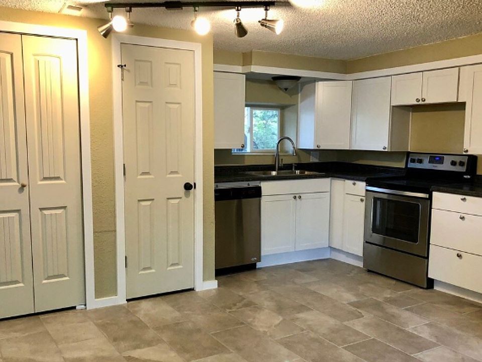 1st image of 805 Pioneer Ln #B