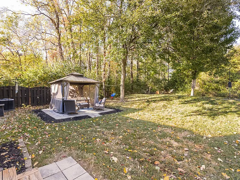 892 Lester Ave — Photo 22