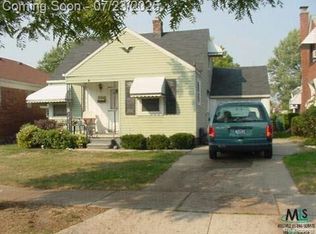 21625 Trombly St, Saint Clair Shores, MI 48080