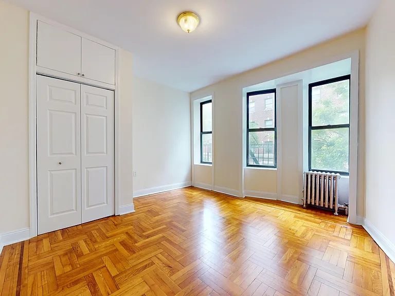 229 E 12th St #35 — Photo 8