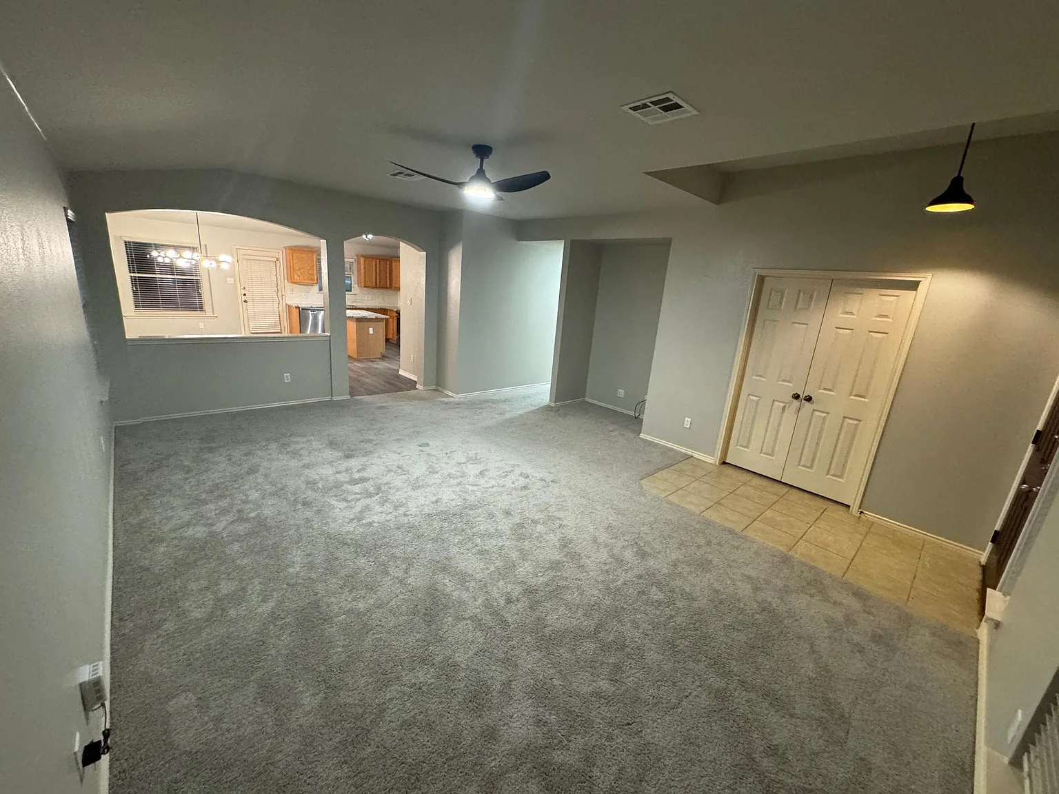 3 bed, 1957 sqft, $2,099 — Photo 4