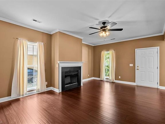 5th image of 1006 Cleburne St