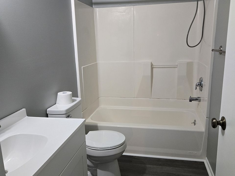 1st image of 554 Bailey Dr #2