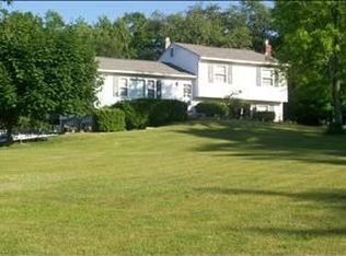 4 Thornhill Dr, Pleasant Valley, NY 12569