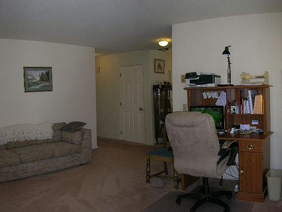 3rd image of 120 Carmelita Ct