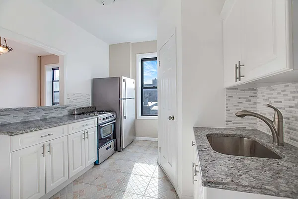 Sold by Bedford Realty USA Corp | media 4