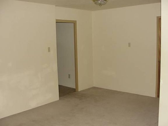 3rd image of 634 9th St APT 27