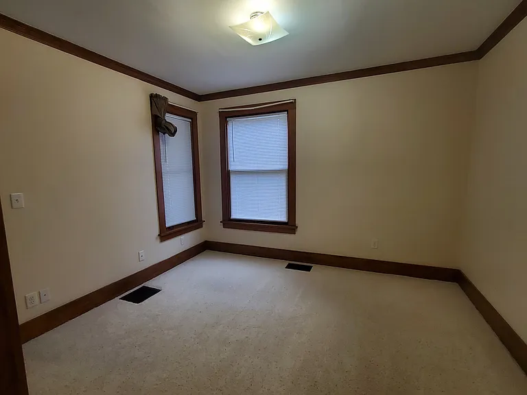 511 Olive St — Photo 17