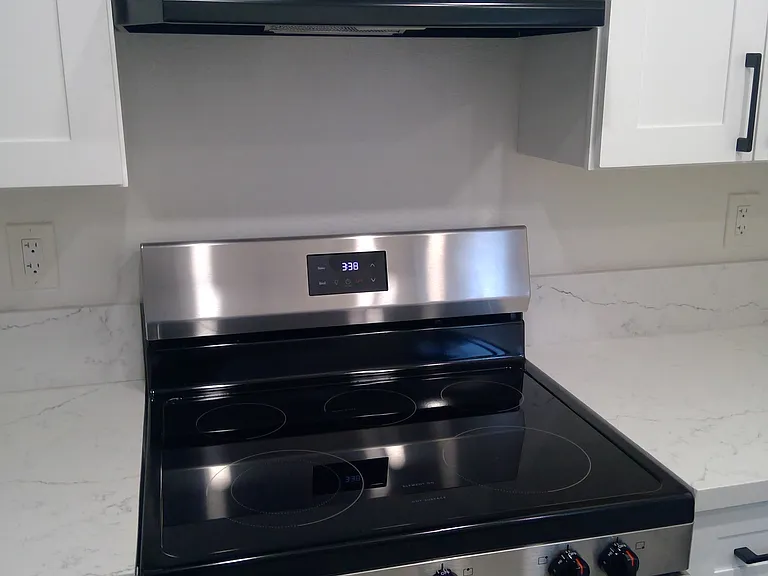 Portofino Apartments — Photo 25