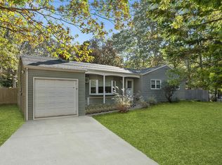 20 Runnymeade Dr, East Hampton, NY 11937