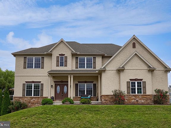 2nd image of 336 Royal Hunt Way