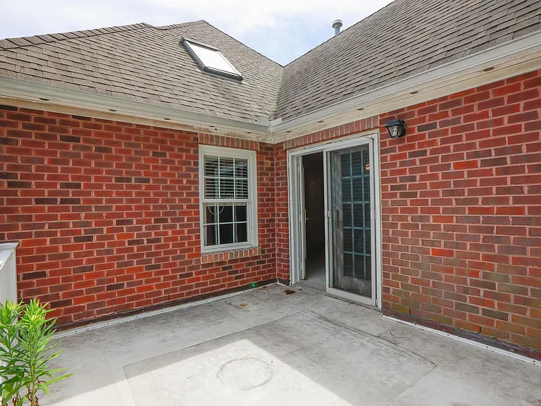179 Herman Melville Ave — Photo 25
