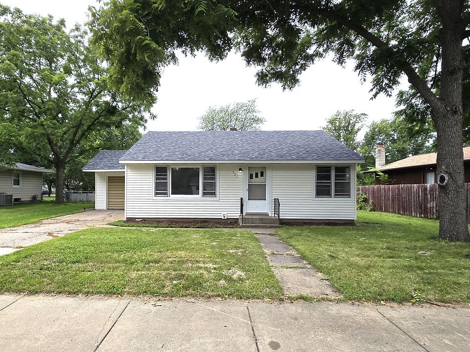 1st image of 921 33rd Ave N
