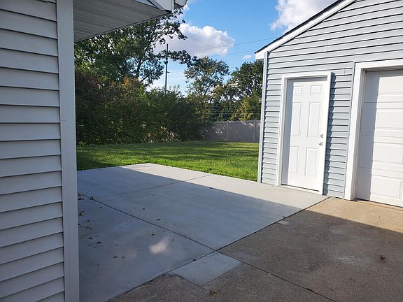 3rd image of 2217 W Kensington Dr