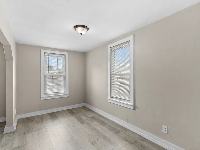 315 Averill Ave — Photo 6