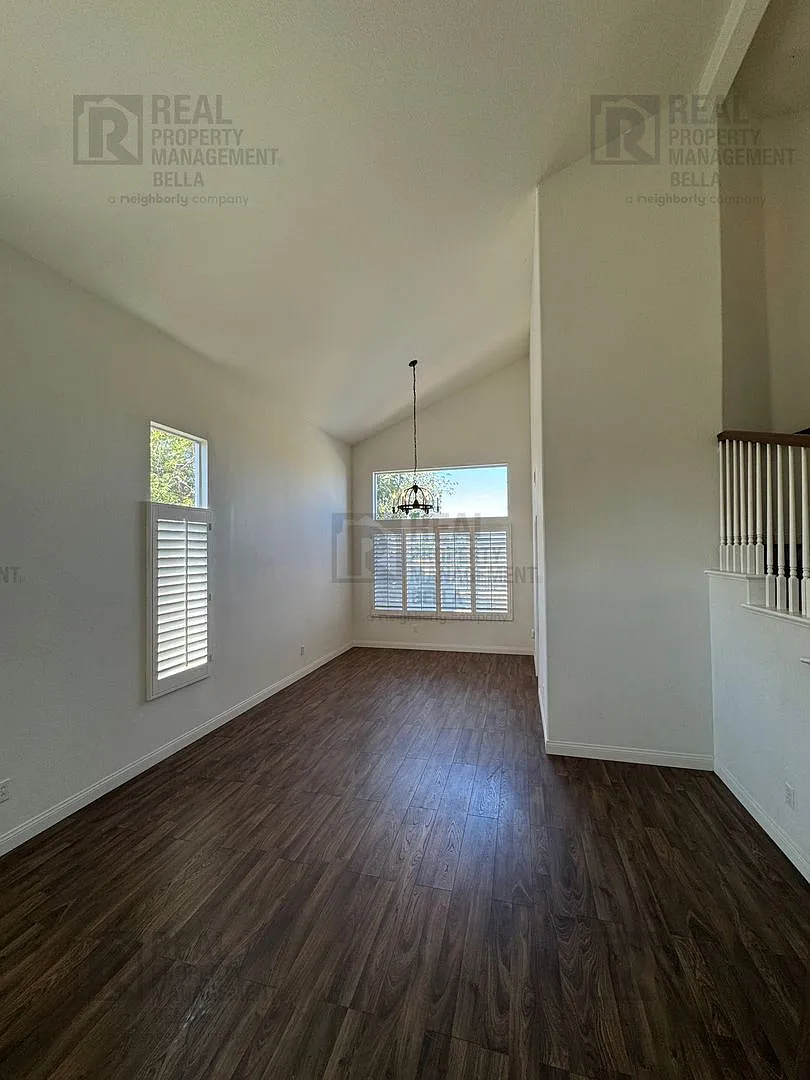 Beautiful Tuscany Hills Home with Pool, Spa & Panoramic Views — Photo 4
