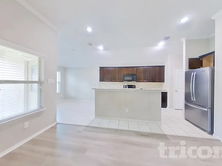 529 Cheyenne Dr — Photo 2