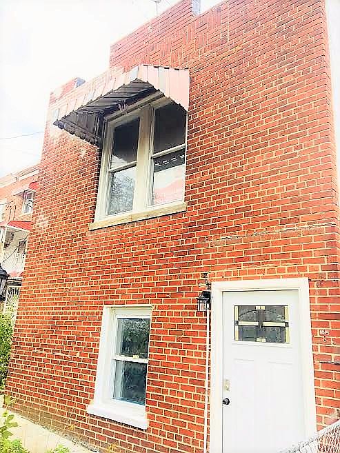 1st image of 1015 E 222nd St