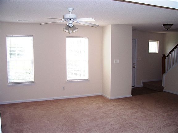 3rd image of 628 Windsor Dr