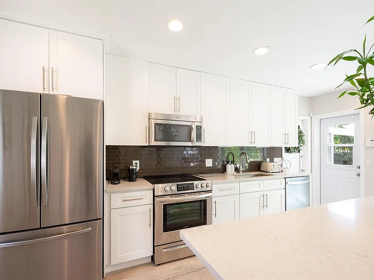 2337 SW 27th Ave — Photo 9