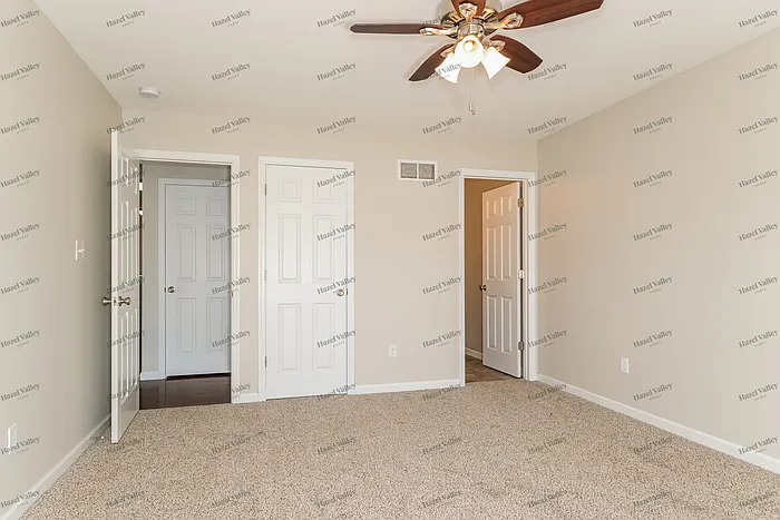 319 Pecan Bluffs Dr — Photo 9