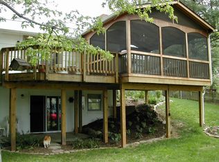 9518 Farmview Ct, Fairfax, VA 22032