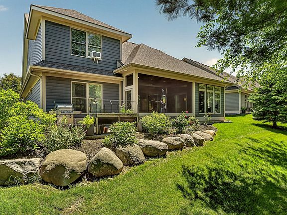 2nd image of 933 Fox Valley Pl SW