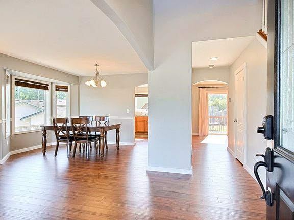 4th image of 776 Gracie Ln W