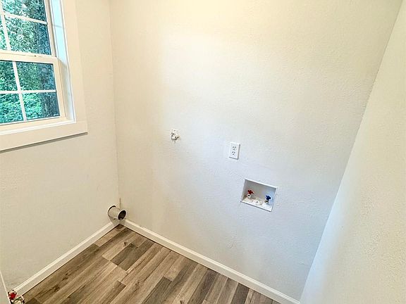4th image of 220 Morris Ave W