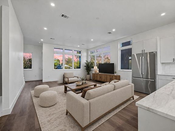 3rd image of 4101 Menchaca Rd #205