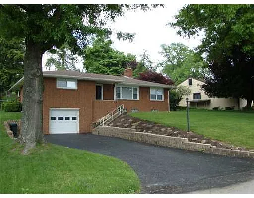 40 Wayne Ave photo 1