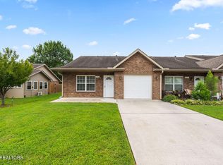 2738 Waters Place Dr, Maryville, TN 37803