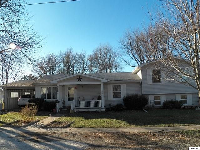 1st image of 109 S Elm St