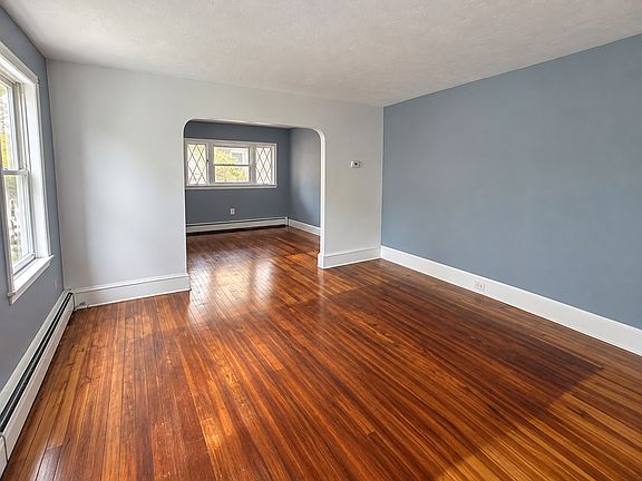 3rd image of 305 E Grove St