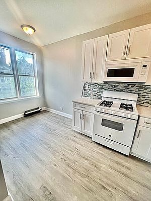 4th image of 1368 Clay Ave #3