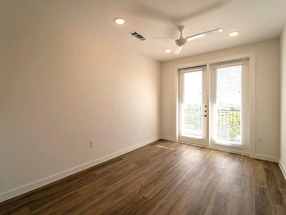 4th image of 401 W Saint Johns Ave #1125